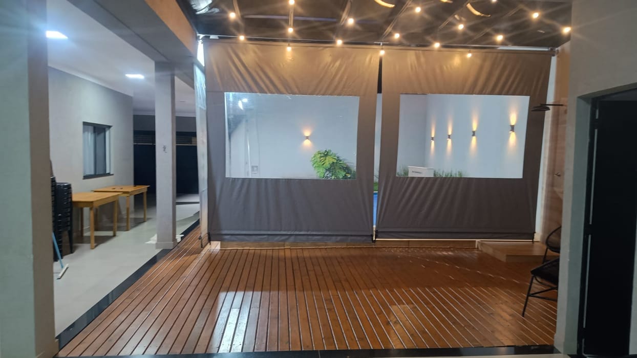 A lona que fecha o deck quando chove